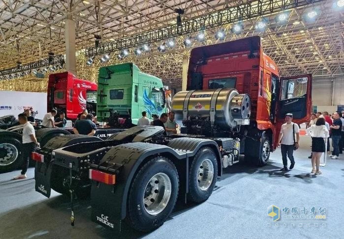 39.99萬元買630馬力燃氣車 還送一臺奇瑞冰淇淋！看奇瑞商用車全新“金鳳凰”重卡