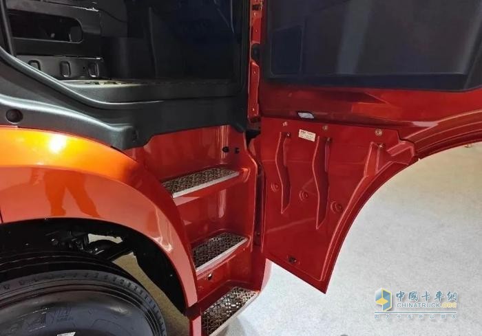 39.99萬元買630馬力燃氣車 還送一臺奇瑞冰淇淋！看奇瑞商用車全新“金鳳凰”重卡