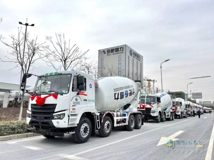 星馬輕騎兵攪拌車，助力客戶打高效創(chuàng)富的正確“姿勢”
