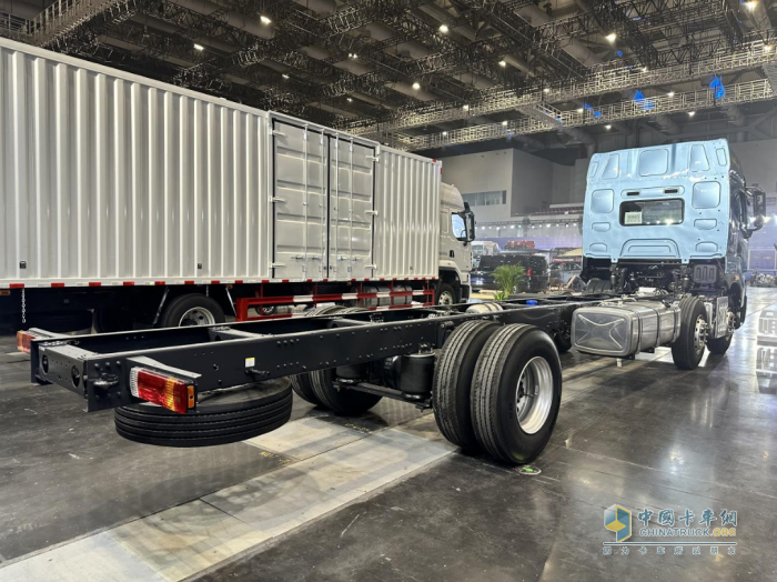 單趟多拉800公斤！乘龍H7 Pro 6×2 冷藏車助你領(lǐng)“鮮”冷鏈！