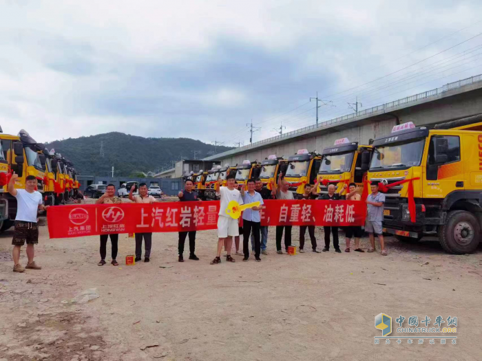 助力臺州工程建設(shè) 上汽紅巖杰獅C6自卸車批量交付