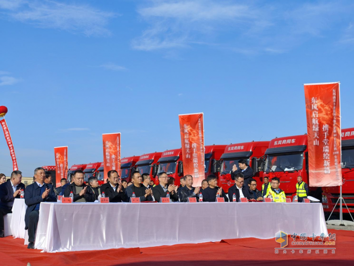 80臺東風天龍電動牽引車開拓新疆綠色轉型新局面