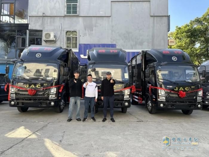 15臺(tái)威鈴M6中體車型交付于大客戶，共筑高效物流新篇章！