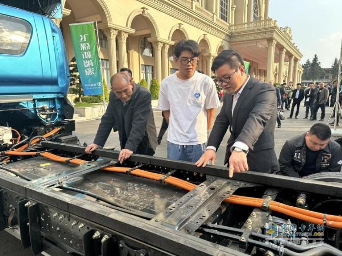 在云南市場備受歡迎 飛碟汽車新能源汽車如何成就“三好學(xué)生”？