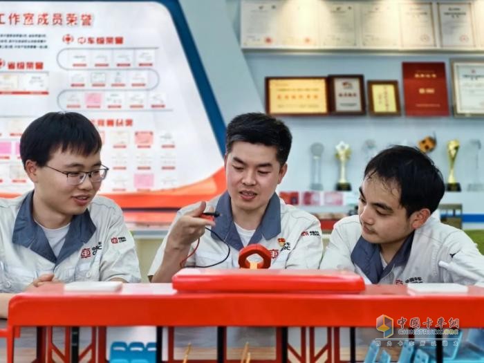 喜報！肖乾亮榮膺“湖南省勞動模范”！
