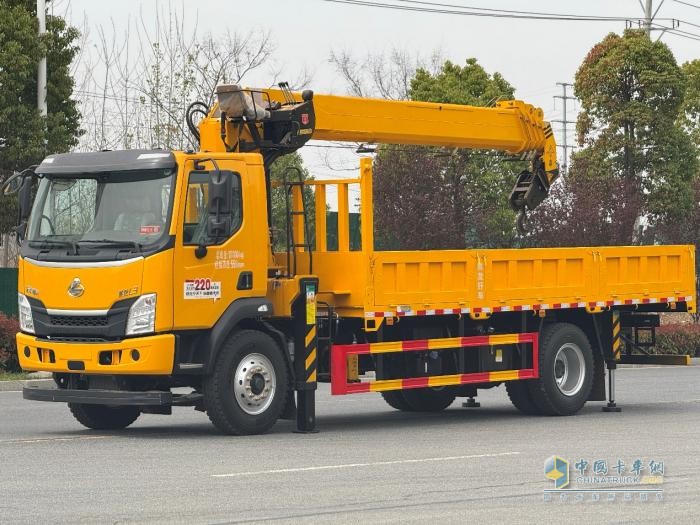 乘龍L3隨車吊：短軸距強動力高承載，工程作業(yè)更高效