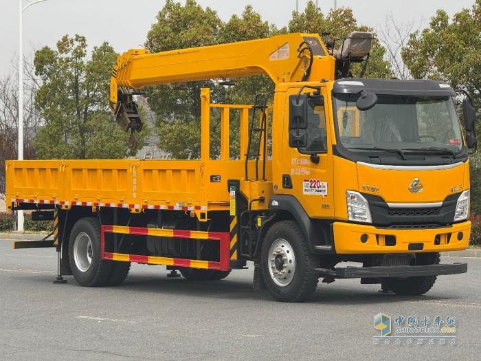 乘龍L3隨車吊：短軸距強動力高承載，工程作業(yè)更高效