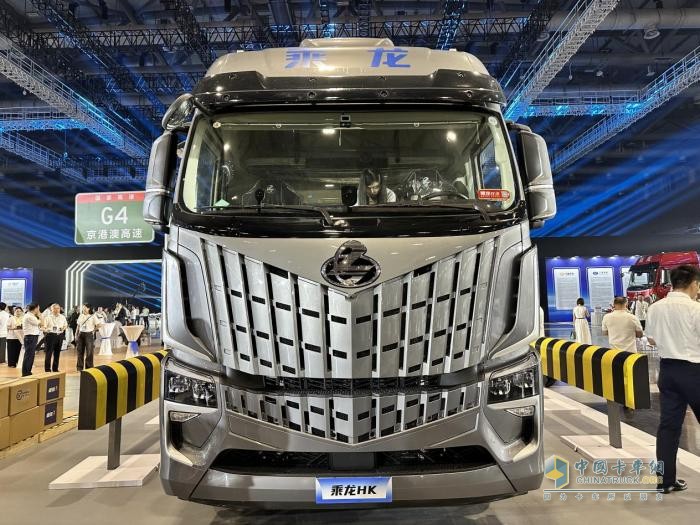 630 馬力 每百公里節(jié)氣2KG 乘龍HK LNG牽引車憑實力圈粉