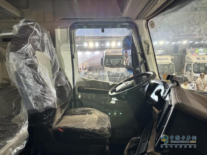 630 馬力 每百公里節(jié)氣2KG 乘龍HK LNG牽引車憑實力圈粉