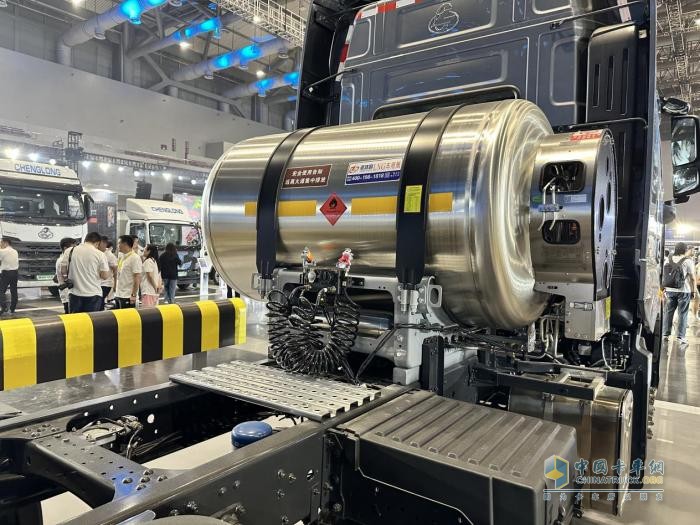 630 馬力 每百公里節(jié)氣2KG 乘龍HK LNG牽引車憑實力圈粉