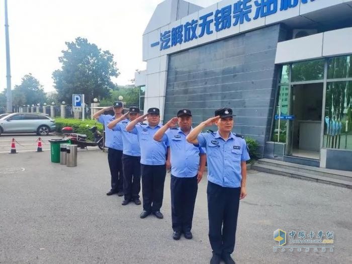 解放動(dòng)力：炎炎夏日，他們以智慧與溫情經(jīng)受住“烤”驗(yàn)