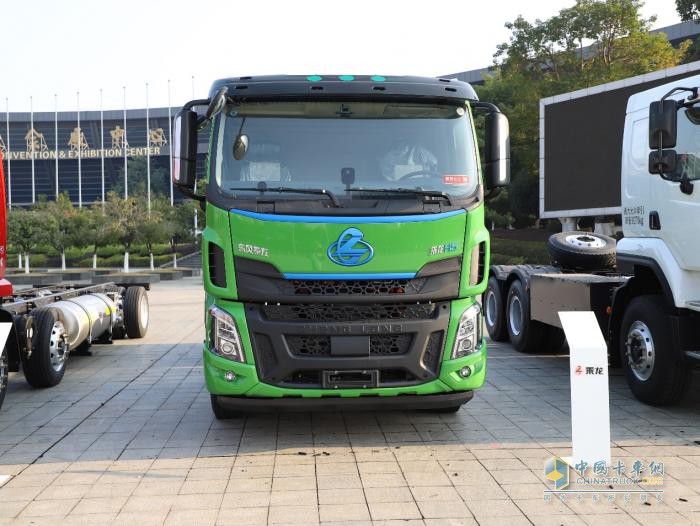 646度大電量高效動力鏈加持，乘龍H5純電重卡再升級
