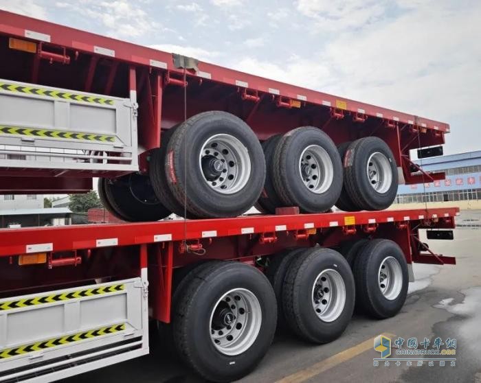 東風(fēng)天龍LNG牽引車搭載歐陽(yáng)華俊13米平板半掛車，干線物流新勢(shì)力！