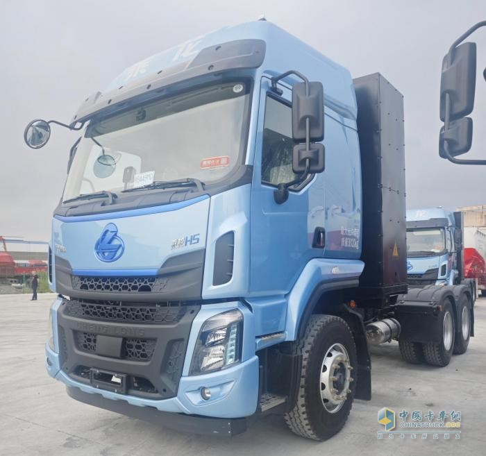 長續(xù)航低能耗，乘龍H5大電量牽引車獲新余物流企業(yè)青睞