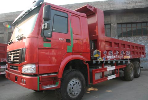 蘭州卡車交易市場上的HOWO自卸車