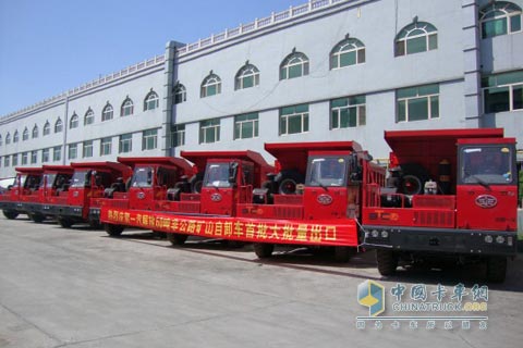 一汽解放的寬體自卸車型從新疆批量出口吉爾吉斯坦