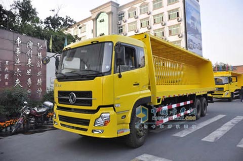 東風天龍啤酒專用運輸車