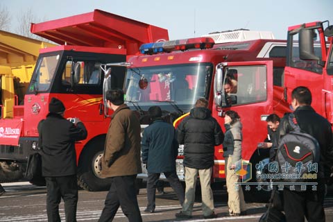 用戶參觀配套艾里遜自動變速箱一汽車