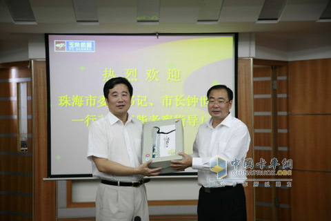 珠海市市長鐘世堅與玉柴集團公司董事局主席晏平