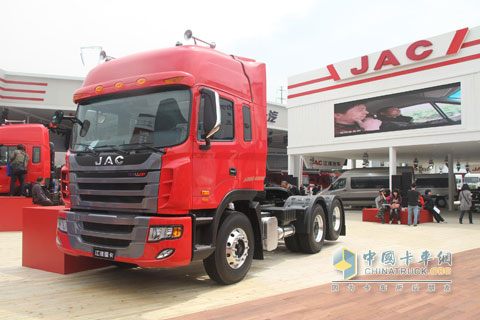 江淮(HFC4251P1K7E33ZTF型號)牽引車在北京車展首次亮相