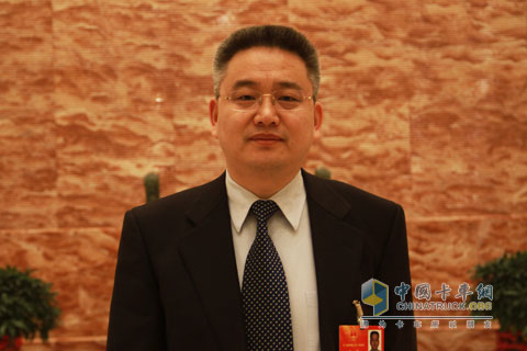第十二屆全國(guó)人大代表、風(fēng)神輪胎股份有限公司董事長(zhǎng)王鋒