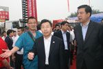 太原車展期間領(lǐng)導(dǎo)視察中國重汽展位