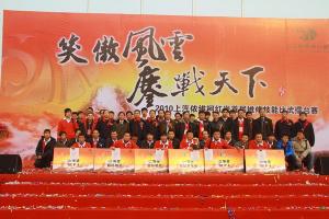 上汽依維柯紅巖領(lǐng)導(dǎo)為獲獎選手頒獎