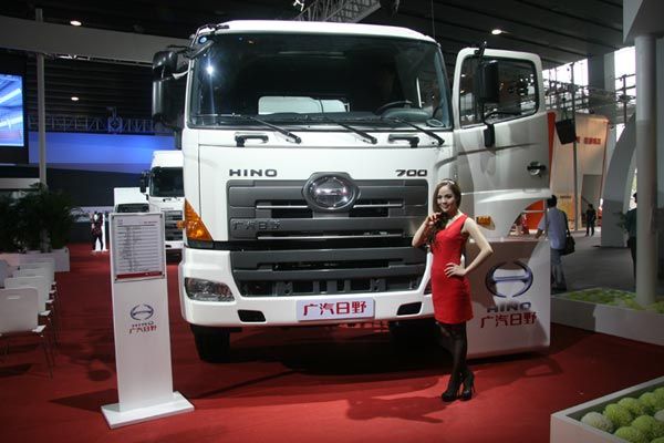 廣汽日野700系列8×4底盤車外形圖
