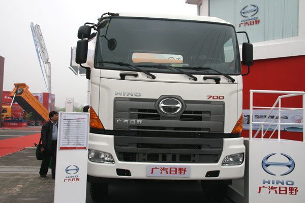 廣汽日野攜8×4新品首度亮相北京車(chē)展 