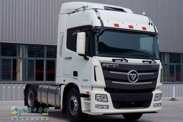 福田戴姆勒歐曼GTL4*2牽引車實(shí)拍圖