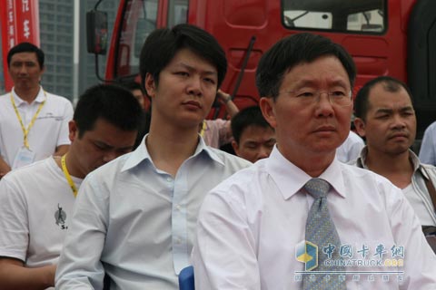 柳汽乘龍609揭幕現(xiàn)場領導風采