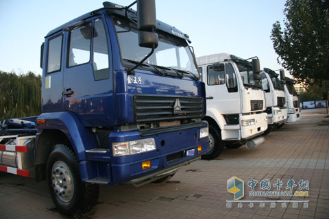 濟(jì)南卡車展中國(guó)重汽展臺(tái)
