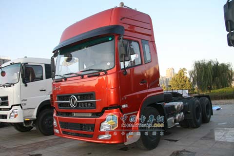 東風天龍亮相濟南卡車展