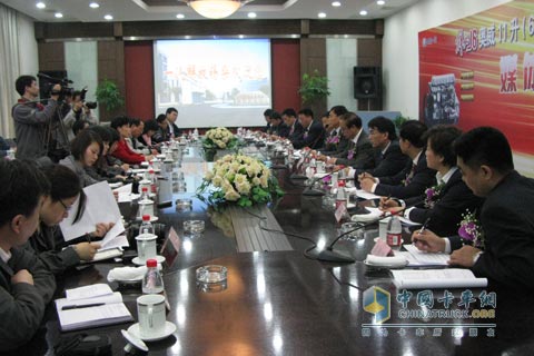解放J6奧威6DM(11L)系列重卡全國投放儀式媒體見面會