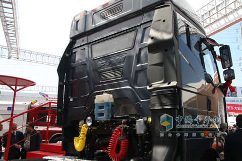2010北京車展一汽解放J6P平地板牽引車