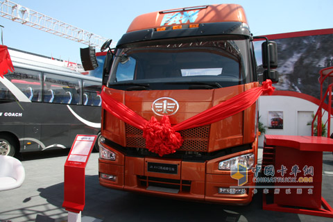 2010北京車展一汽解放J64X2高端牽引車
