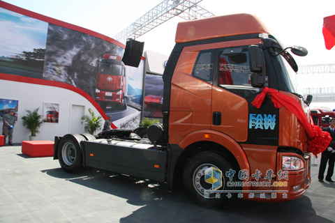 2010北京車展一汽解放J64X2高端牽引車