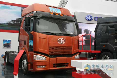 2010北京車展一汽解放J64X2高端牽引車