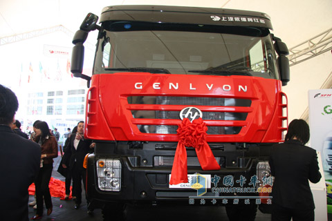 2010北京車(chē)展上汽依維柯紅巖杰獅自卸車(chē)