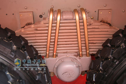 2010北京車展大運(yùn)DYX3253自卸車局部