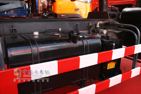 2010北京車展大運(yùn)DYX3253自卸車局部