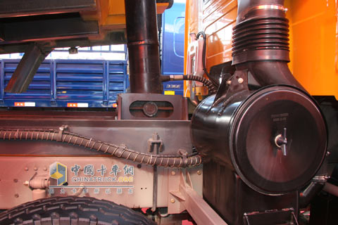 2010北京車展大運DYX3310自卸車局部