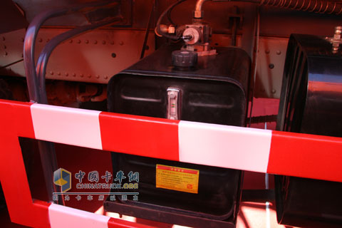 2010北京車展大運DYX3310自卸車局部