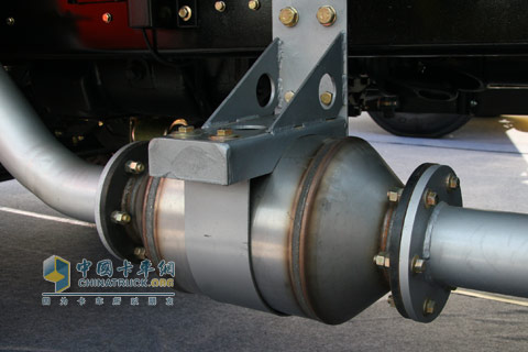 2010北京車展長安重汽6X4LNG牽引車