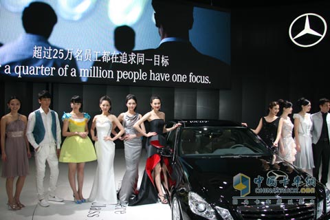 2010北京車展奔馳展臺(tái)模特