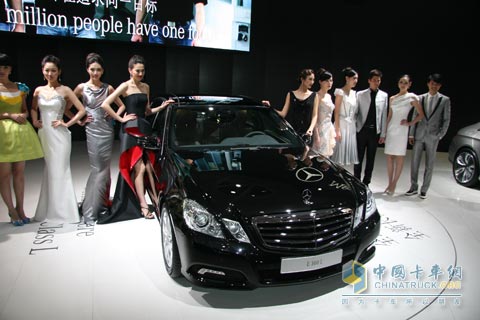 2010北京車展奔馳展臺(tái)模特