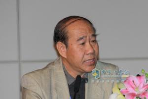 中國(guó)汽車工業(yè)協(xié)會(huì)專家委員會(huì)常務(wù)副主任晏一平在濰柴再制