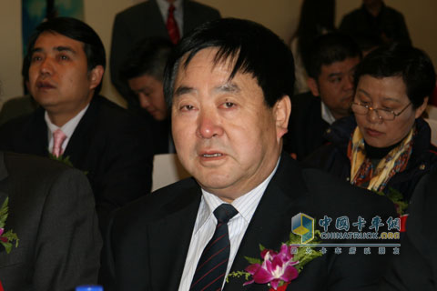 陜汽集團(tuán)黨委書記陳巨元在卡車大賽發(fā)表講話