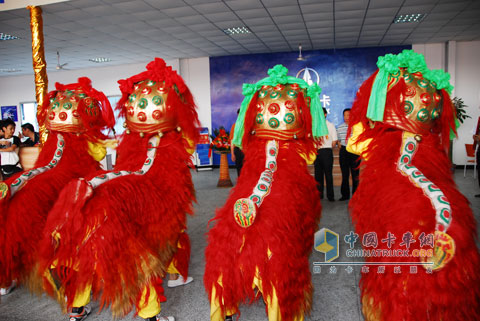 北奔重卡福州4S店開(kāi)業(yè)舞獅表演