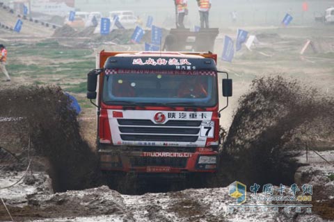 陜汽杯卡車(chē)大賽張北決賽站賽車(chē)演繹動(dòng)感